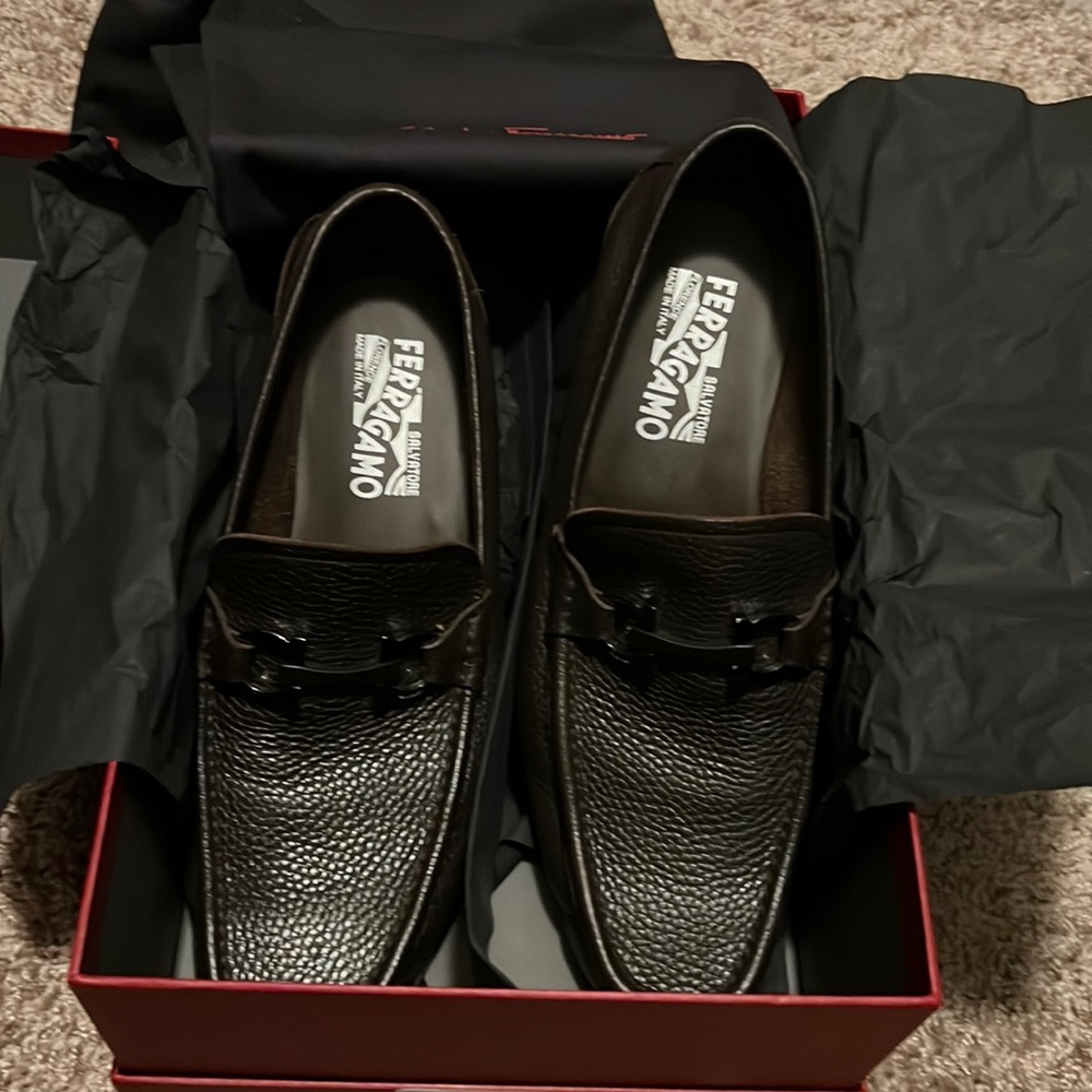 Salvatore Ferragamo brown leather drivers 2022. Rare 9EEE size. Worn one time